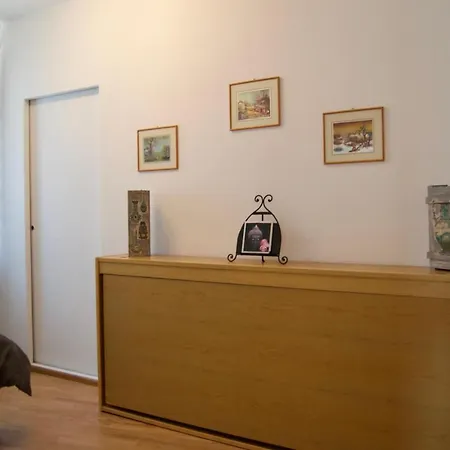 度假居 Il E La Collina 斯特雷萨